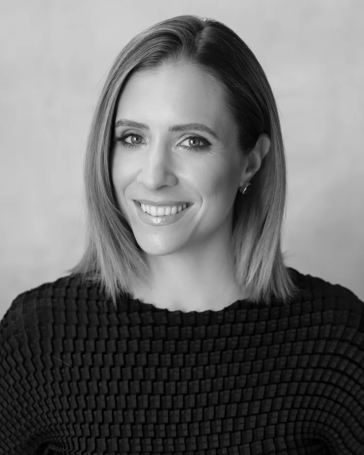Ms. Eva Yazhari